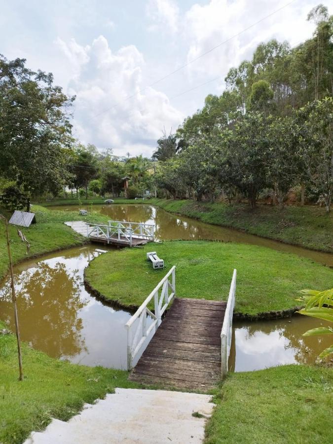 Chale Da Estancia Santa Teresa - Es Alto Sao Lourenco- Proximo Ao Circuito Caravaggio Buitenkant foto